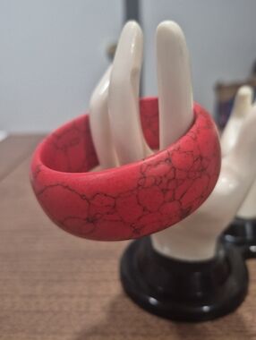 Beautiful! Heavyweight Red Coral Look Stone Bracelet